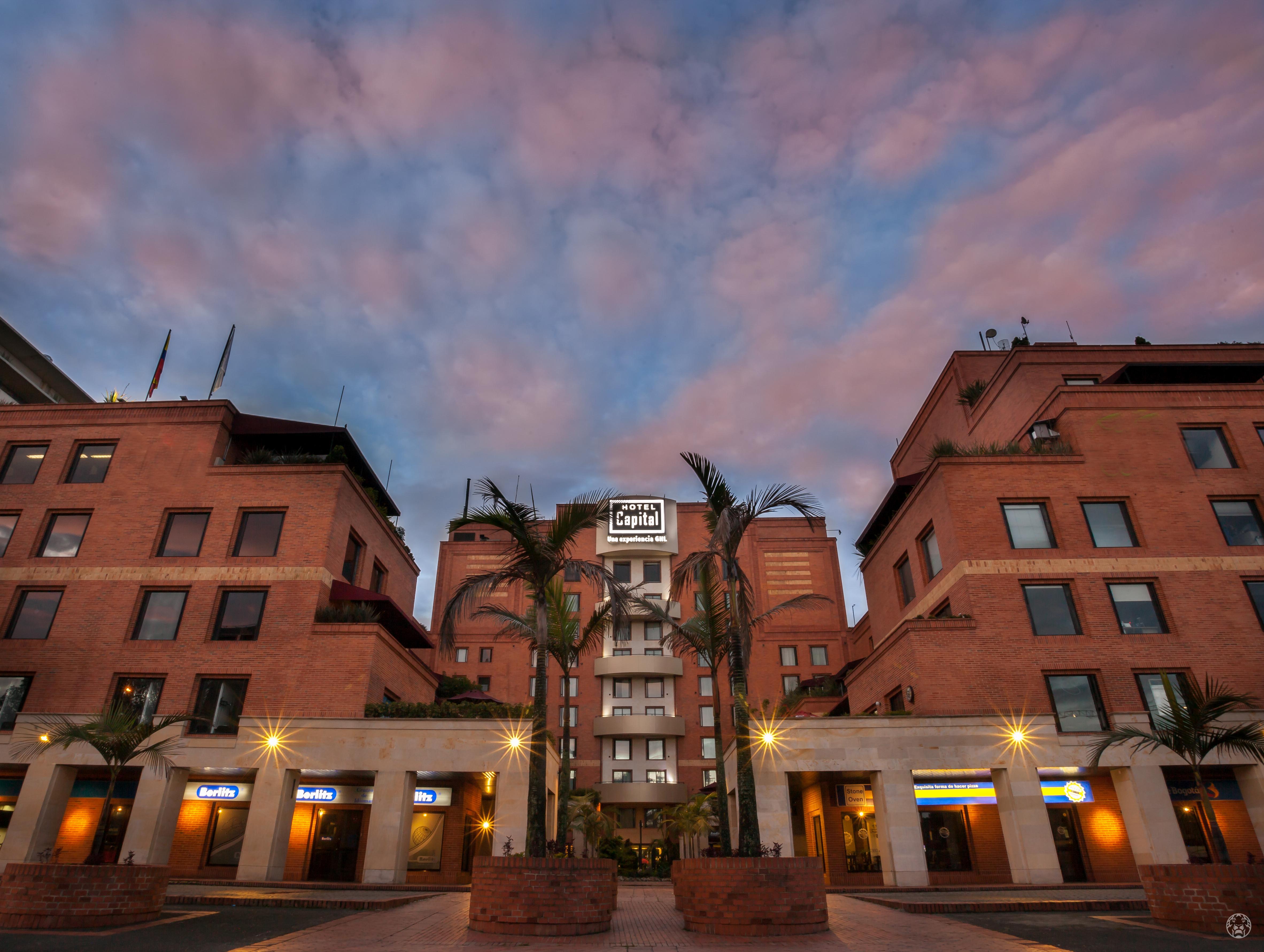 Ghl Hotel Capital Богота Екстер'єр фото The hotel at sunset