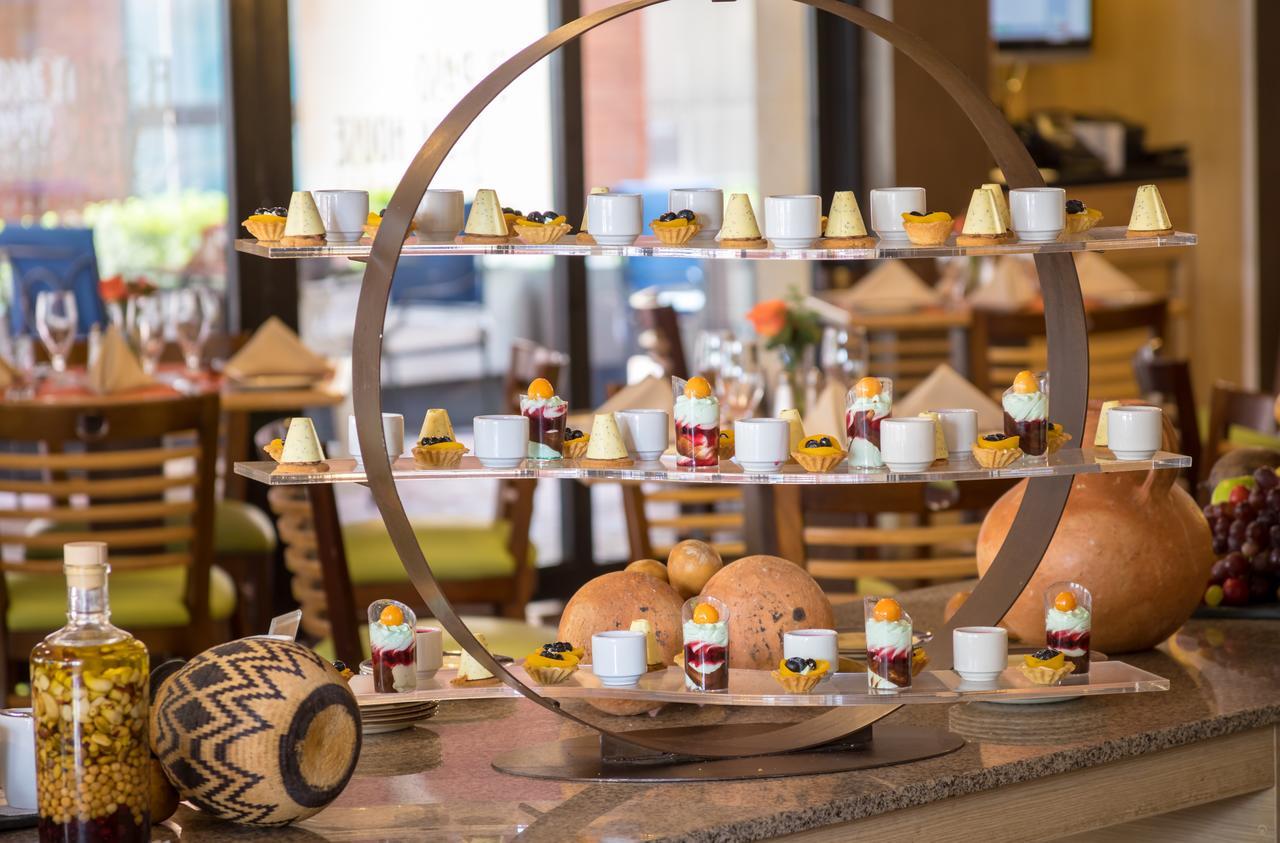 Ghl Hotel Capital Богота Екстер'єр фото A dessert display at a restaurant
